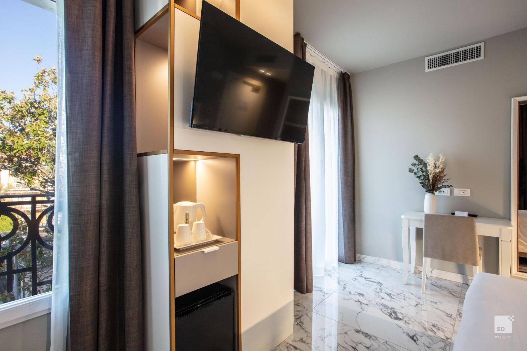 Hotel Elena 3*