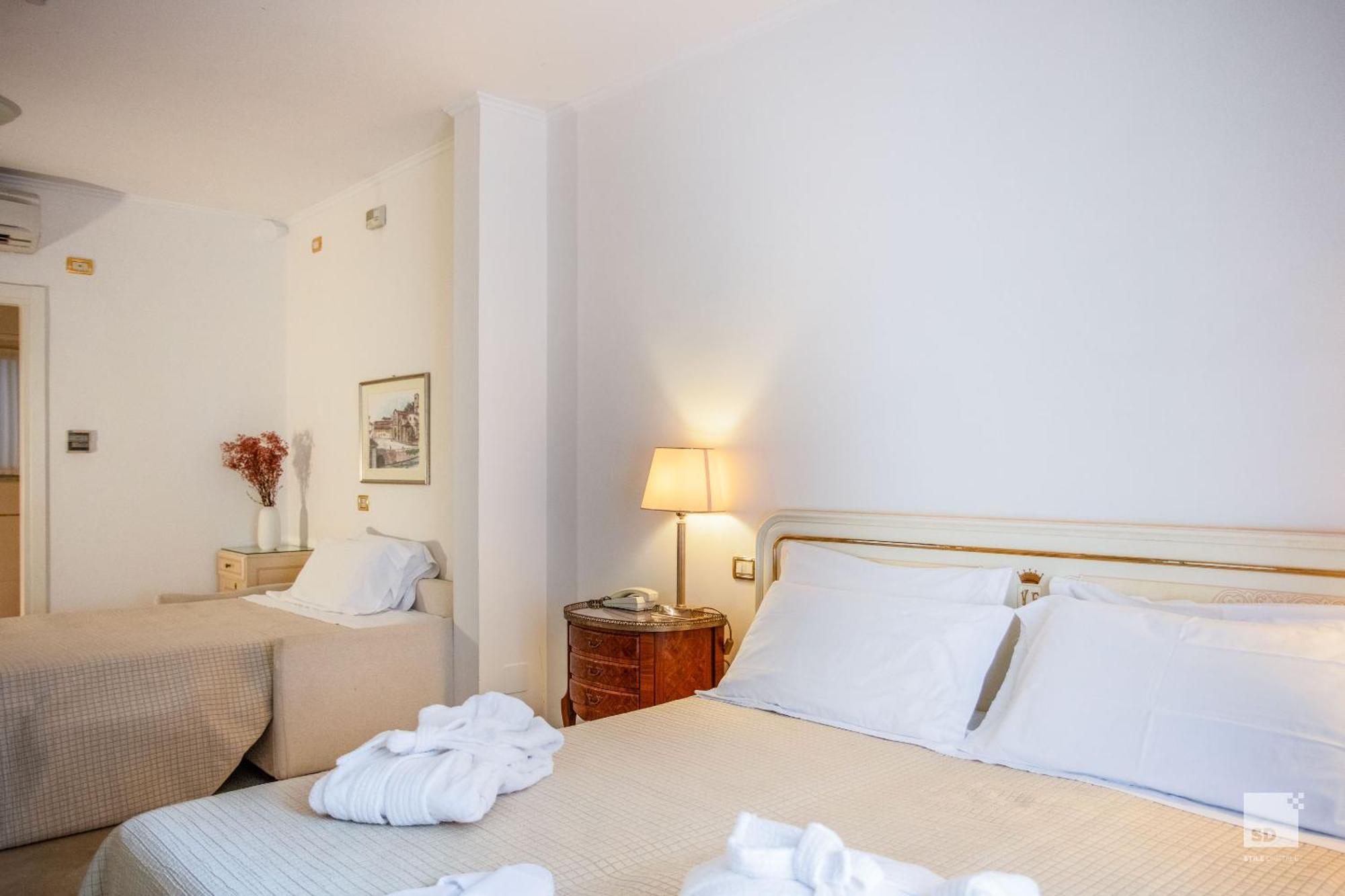 Elena Hotel 3*
