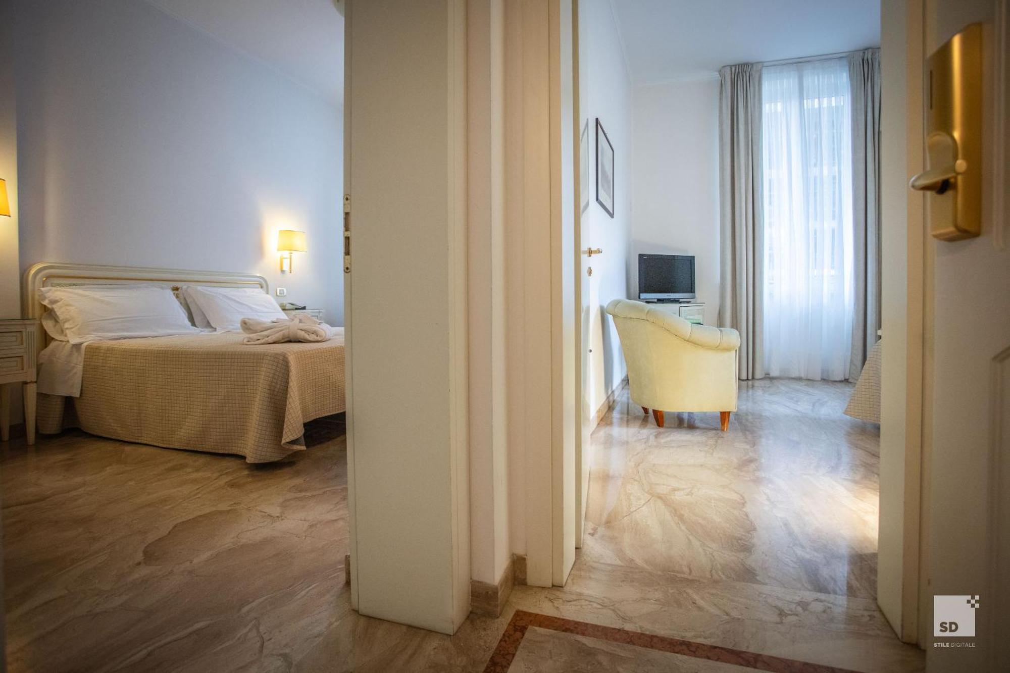 Hotel Elena 3*