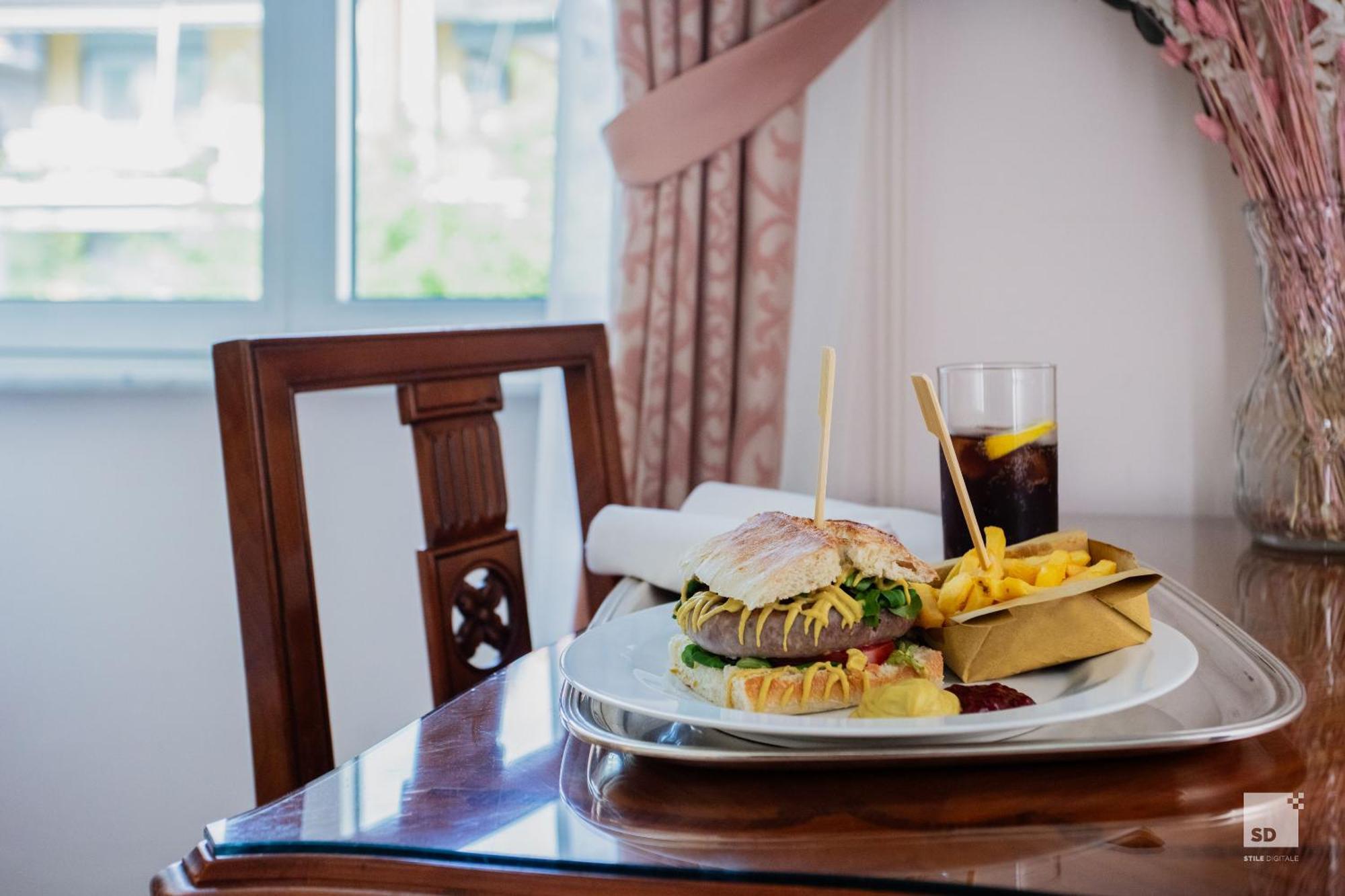 Elena Hotel 3*