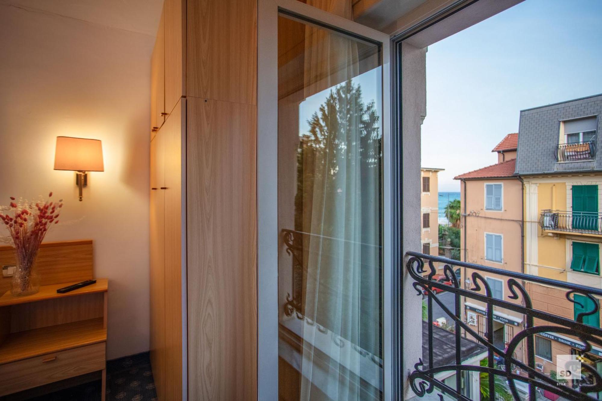 Hotel Elena 3*